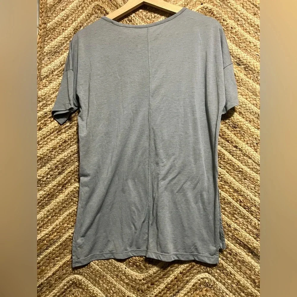 Nike Dri Fit Women's Grey Short Sleeve Tshirt, Drop Tail,Size S,Great Condition